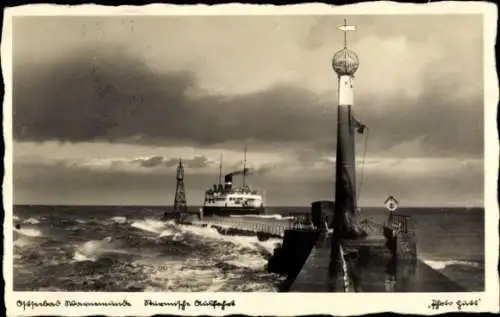 Ak Ostseebad Warnemünde Rostock, Auslaufende dänische Fähre, Mole