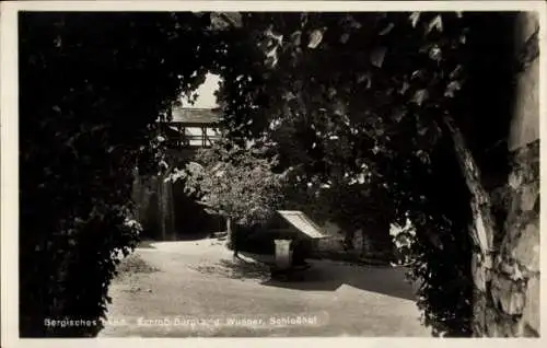 Ak Burg an der Wupper Solingen, Schloss Burg, Schlosshof