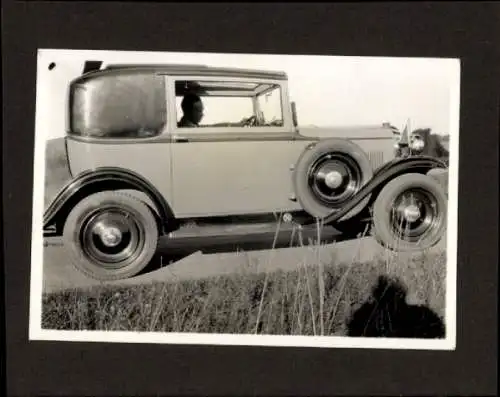 Foto Automobil auf einer Straße