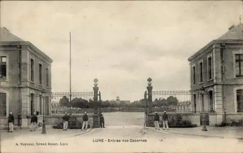 Ak Lure Haute Saône, Entree des Casernes