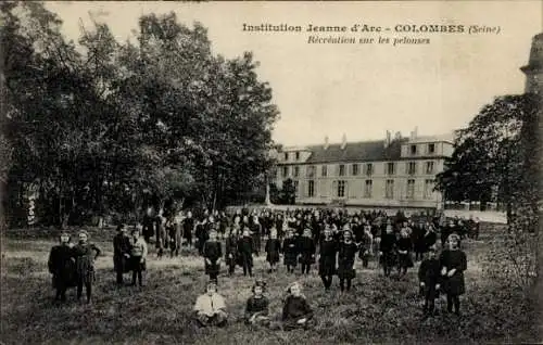 Ak Colombes Hauts de Seine, Institution Jeanne d'Arc, Recreation sur les pelouses