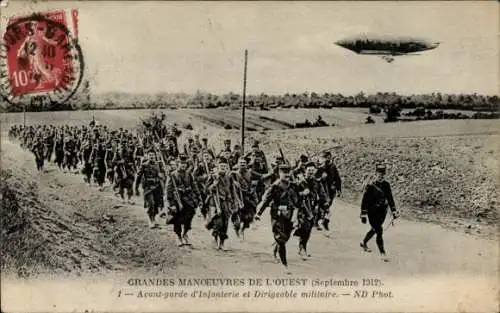 Ak Große Herbstmanöver, Militärluftschiff in Aufklärung, Zeppelin
