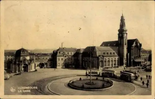 Ak Luxembourg Luxemburg, La Gare, Bahnhof, Straßenbahnen