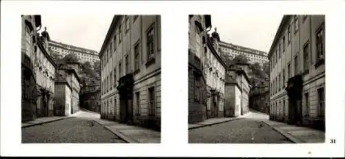 Stereo Foto Praha Prag, Kleinseite, Blick zur Burg vom Fünfkirchen-Platz, Haus Zum goldenen Schwan