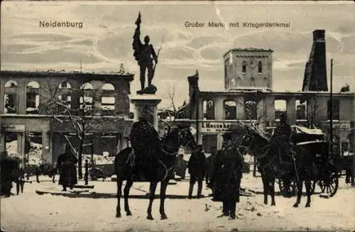 Ak Nidzica Neidenburg Ostpreußen, Markt, Kriegerdenkmal, Kriegszerstörungen, I WK