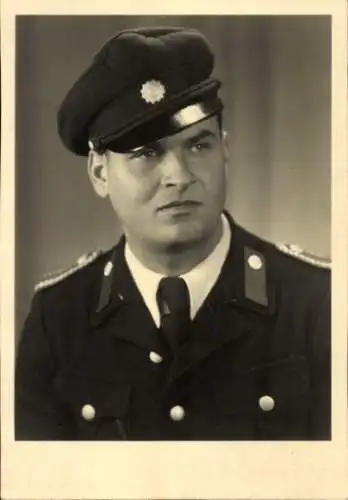 Foto Ak Mann in Uniform, Mütze, Portrait, Gerhard