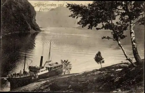Ak Fretheim Norwegen, Sognefjorden, Blick zum Fjord, Dampfer
