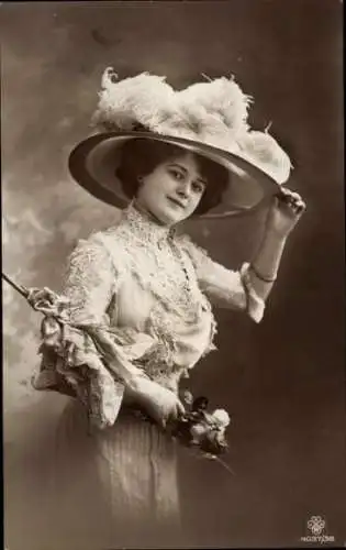 Ak Frau mit Federhut, Portrait