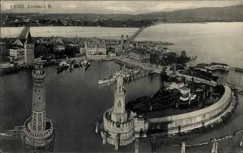 Ak Lindau am Bodensee Schwaben, Hafeneinfahrt, Leuchtturm, Löwenstatue, Alter Leuchtturm, Dampfer