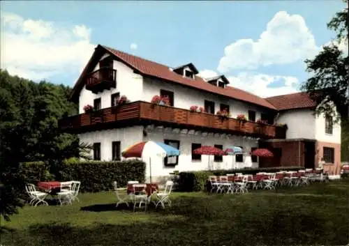 Ak Laubach in Hessen, Hotel Pension Waldhaus, Außenansicht, Garten