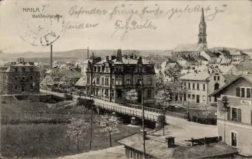 Ak Naila im Fichtelgebirge Oberfranken, Bahnhofstraße, Brücke