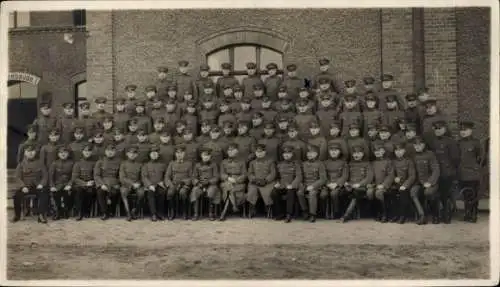 Foto Frankfurt an der Oder, Kaserne, Deutsche Soldaten in Uniformen