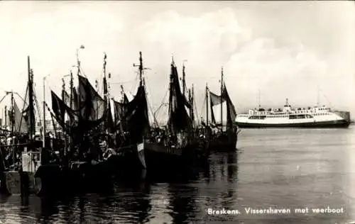 Ak Breskens Sluis Zeeland Niederlande, Fischereihafen mit Fähre