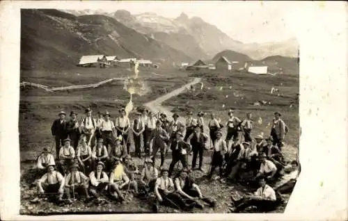 Foto Ak Luzern Stadt Schweiz, Gruppenbild, Männer in Tracht