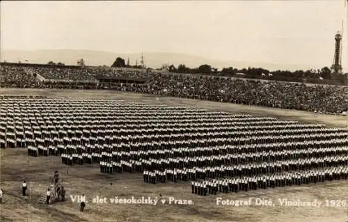 Ak Praha Prag Tschechien, Turnfest, Massenaufstellung im Stadion