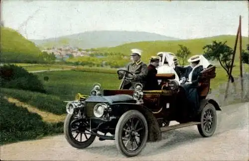 Ak Spazierfahrt in einem Automobil, Frauen und Männer, Fahrer