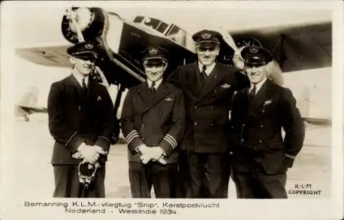 Ak Crew KLM-Flugzeug Snip, Weihnachtspostflug Niederlande Westindien 1934