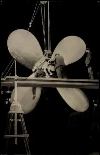 Ak Dampfschiff Deutschland, HAPAG, eine der Antriebsschrauben