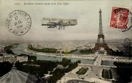Ak Paris VII, Der Eiffelturm, Flugzeug