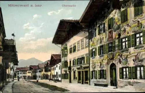 Ak Mittenwald im Kreis Garmisch Partenkirchen, Partie am Obermarkt, bemaltes Haus