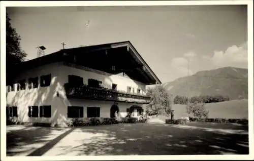 Ak Bayerisch Gmain Oberbayern, Klosterhof