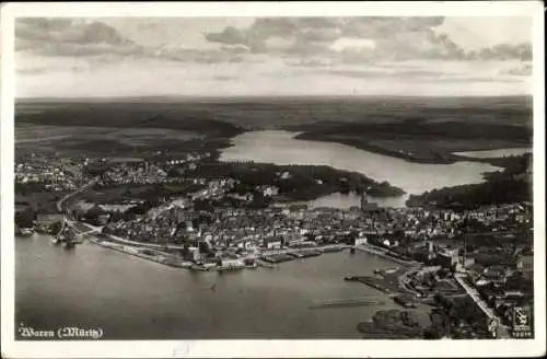 Ak Waren an der Müritz, Panorama, Fliegeraufnahme Klinke 10814