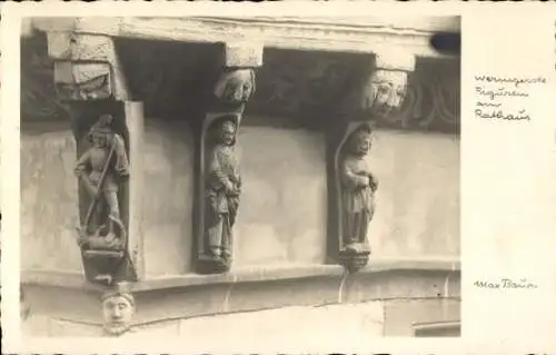 Ak Wernigerode im Harz, Figuren am Rathaus