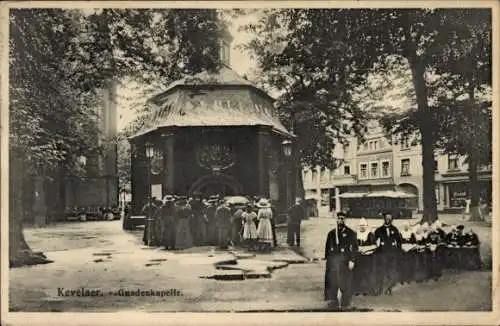 Ak Kevelaer am Niederrhein, Gnadenkapelle, Besucher