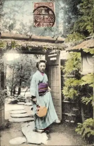Ak Japan, Frau in japanischer Tracht, Fächer, Garten