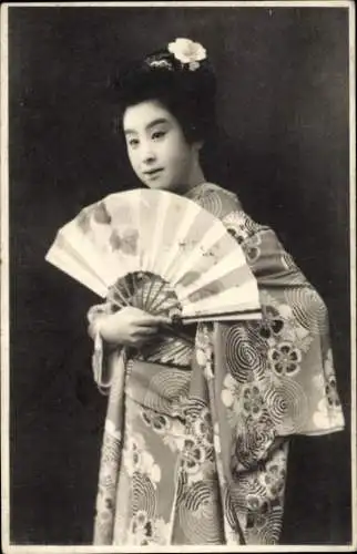 Ak Japan, Frau in japanischer Tracht, Portrait, Kimono, Fächer