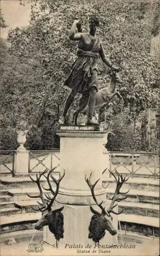 Ak Fontainebleau Seine et Marne, Palais, Statue de Diane