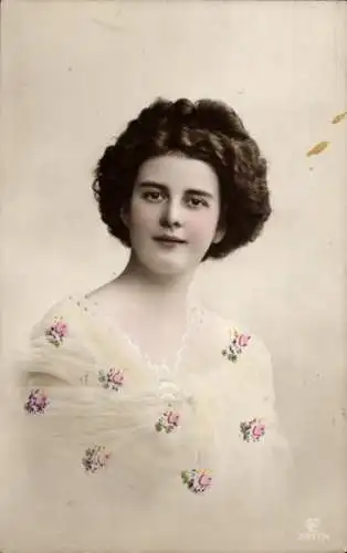 Ak Portrait einer brünetten Frau