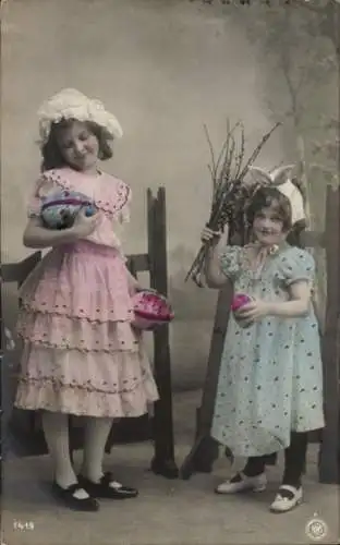 Ak Glückwunsch Ostern, Kinder mit Weidenkätzchen und Ostereiern