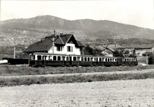 Ak Französische Eisenbahn, Hochspannungsleitung, Häuser