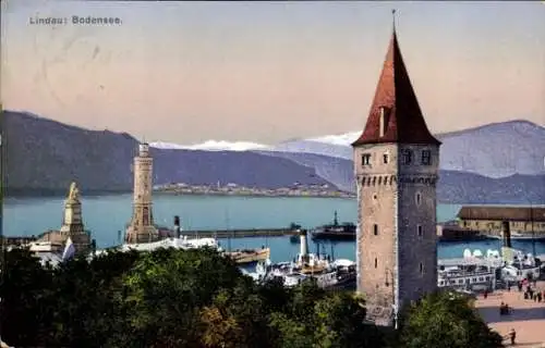 Ak Lindau am Bodensee Schwaben, Hafeneinfahrt, Leuchtturm, Löwenstatue, Alter Leuchtturm, Dampfer