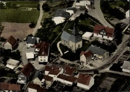 Ak Odenhausen Rabenau in Hessen, Teilansicht, Kirche, Luftaufnahme