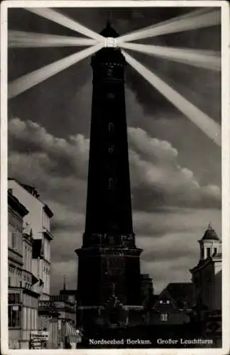 Ak Nordseebad Borkum in Ostfriesland, großer Leuchtturm im Betrieb, Nacht