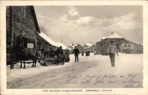 Ak Schönberg Lettland, Straßenpartie im Winter, Pferd mit Schlittengespann