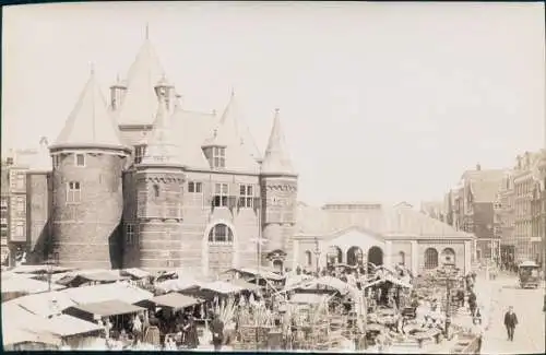 Foto Amsterdam Nordholland Niederlande, Niewmarkt mit Waaggebouw