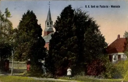 Ak Weerselo Overijssel, römisch-katholische Kirche und Pfarrhaus