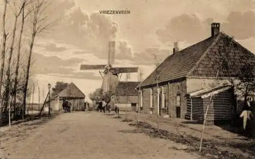 Ak Vriezenveen Overijssel Niederlande, Straßenpartie, Windmühlen