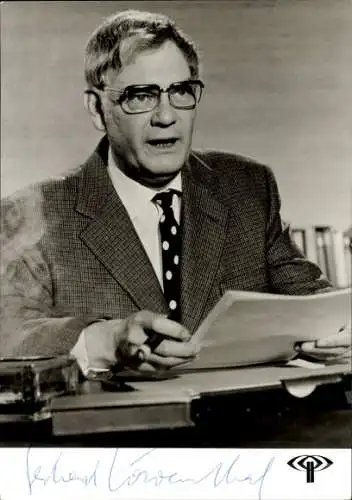 Ak Journalist und Moderator Gerhard Löwenthal, Portrait, Autogramm, Zigarre