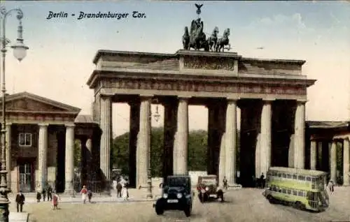 Ak Berlin Mitte, Brandenburger Tor, Autos, Doppeldeckerbus, Passanten