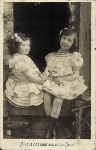 Ak Zwei kleine Mädchen