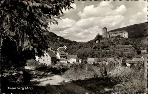 Ak Kreuzberg Altenahr im Ahrtal, Gesamtansicht, Schloss