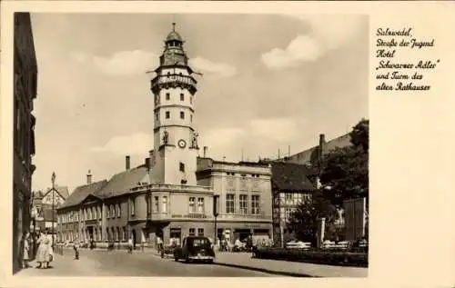 Ak Salzwedel in der Altmark, Straße der Jugend, Hotel Schwarzer Adler, Turm des alten Rathauses