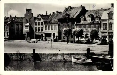 Ak Husum in Nordfriesland, Hotel zur grauen Stadt am Meer, Bes. Wilhelm Preising, Hafen