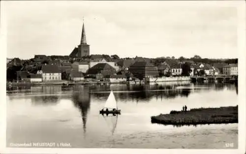 Ak Neustadt in Holstein, Teilansicht, Segelboot