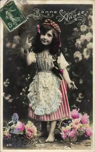 Ak Glückwunsch Neujahr, Mädchen in Tracht, Portrait, Blumen