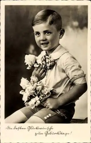 Ak Glückwunsch Geburtstag, Junge mit Blumenstrauß, Rosen